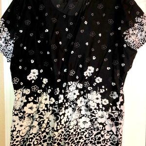 KOI XL Key Hole Scrub Top. Pre-Owned but looks new!  Smoke Free Home!!